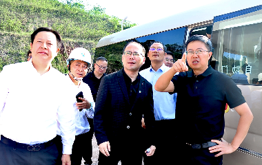 宜賓市南溪區(qū)委書記、南溪經(jīng)開區(qū)黨工委書記劉剛率隊調(diào)研遠(yuǎn)東宜賓智能產(chǎn)業(yè)園