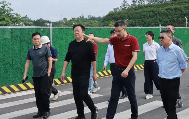 三江新區(qū)（臨港經(jīng)開區(qū)）黨工委委員、南溪經(jīng)開區(qū)管委會主任李勇率隊調(diào)研遠東股份宜賓智能產(chǎn)業(yè)園