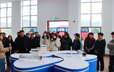 南溪區(qū)就業(yè)中心攜見習提能人員到訪遠東股份宜賓智能產(chǎn)業(yè)園?